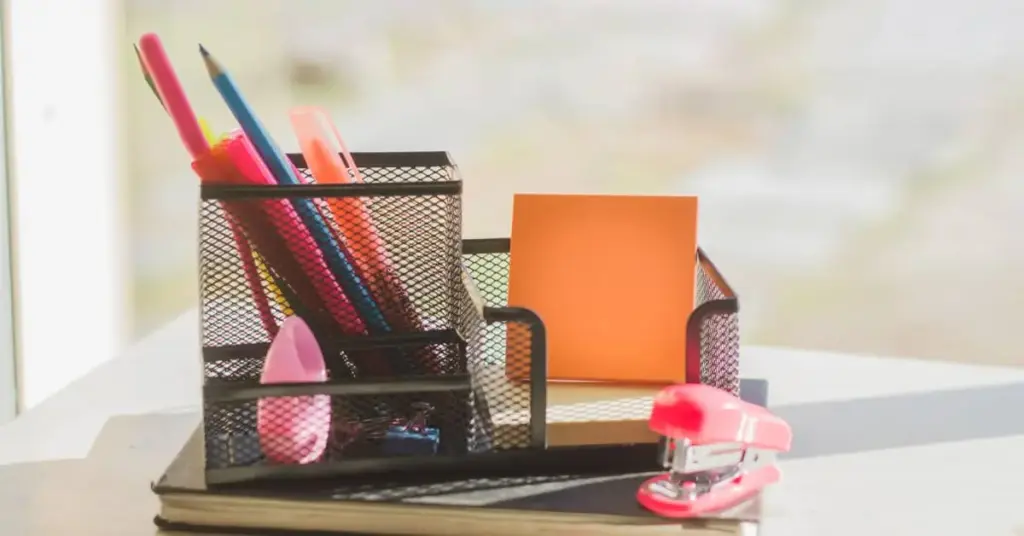 perlengkapan alat tulis kantor