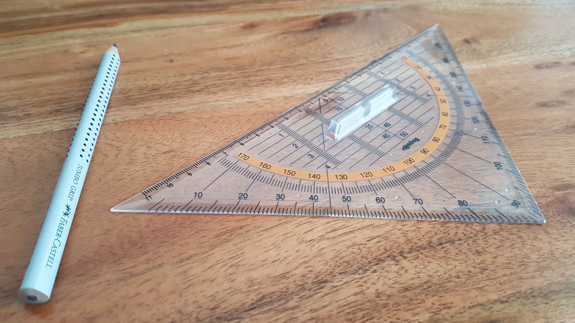 penggaris segitiga